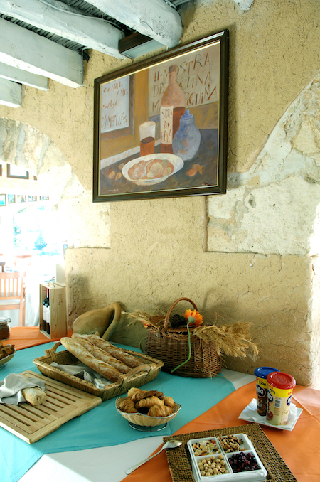 Bread and olives at the Pula Golf Resort Restaurant