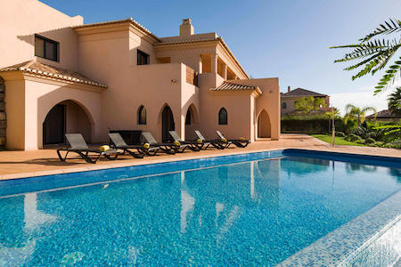 4 bedroom villa with pool