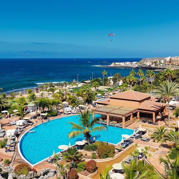 H10 Costa Adeje Palace: view of pools and sea