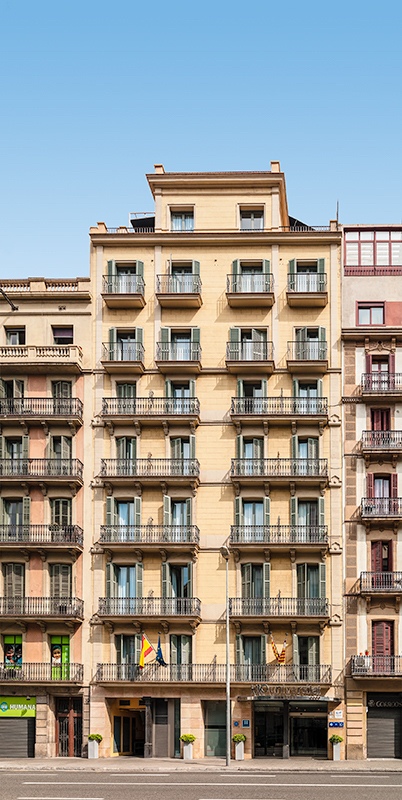 Facade of H10 Universitat