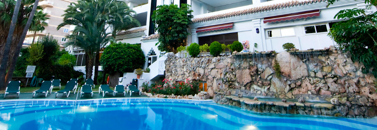 Monarque Sultan Aparthotel is surrounded by gardens and singular palm trees