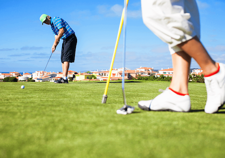 utting on the green at Praia del Rey